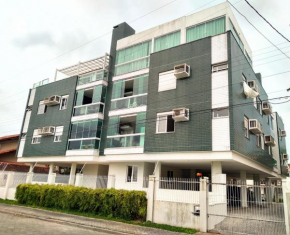 Apartamento de 2 quartos a 3 minutos a pé da praia de Cachoeira de Bom Jesu com águas calmas